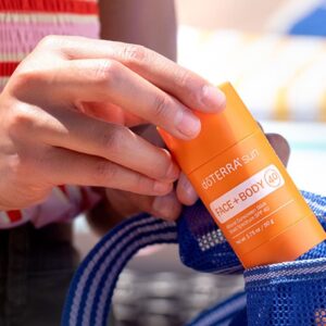 Stick solaire minéral pour le visage et le corps dōTERRA™ sun